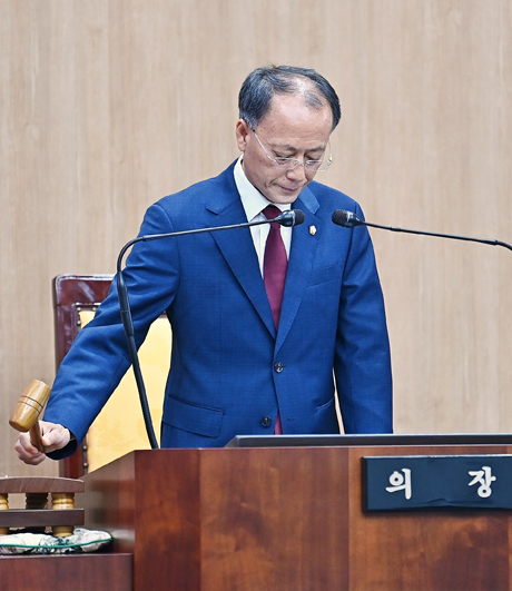 사천시의회 의장 윤형근 사진