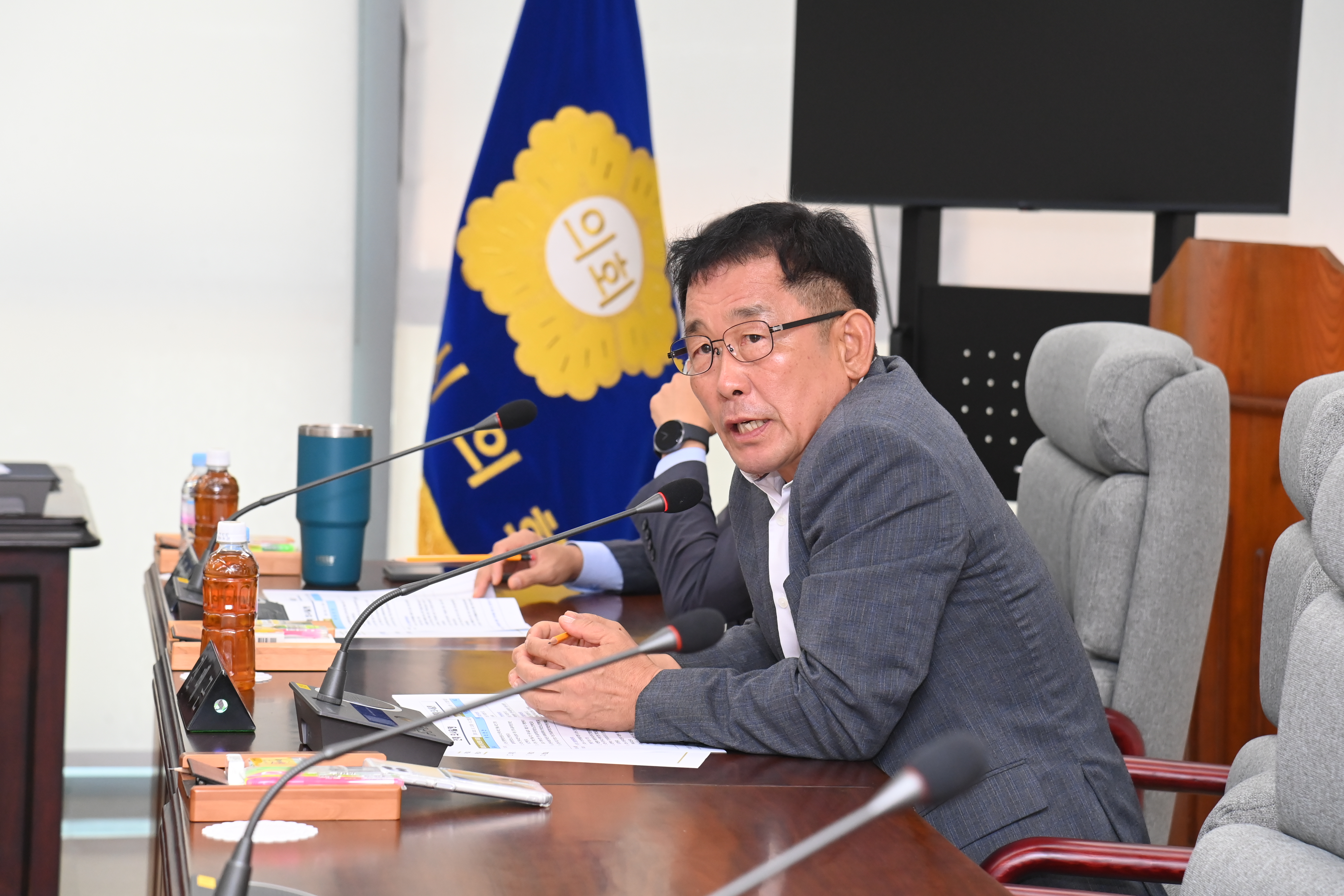 제285회 임시회 페회중 의회운영위원회 - 5