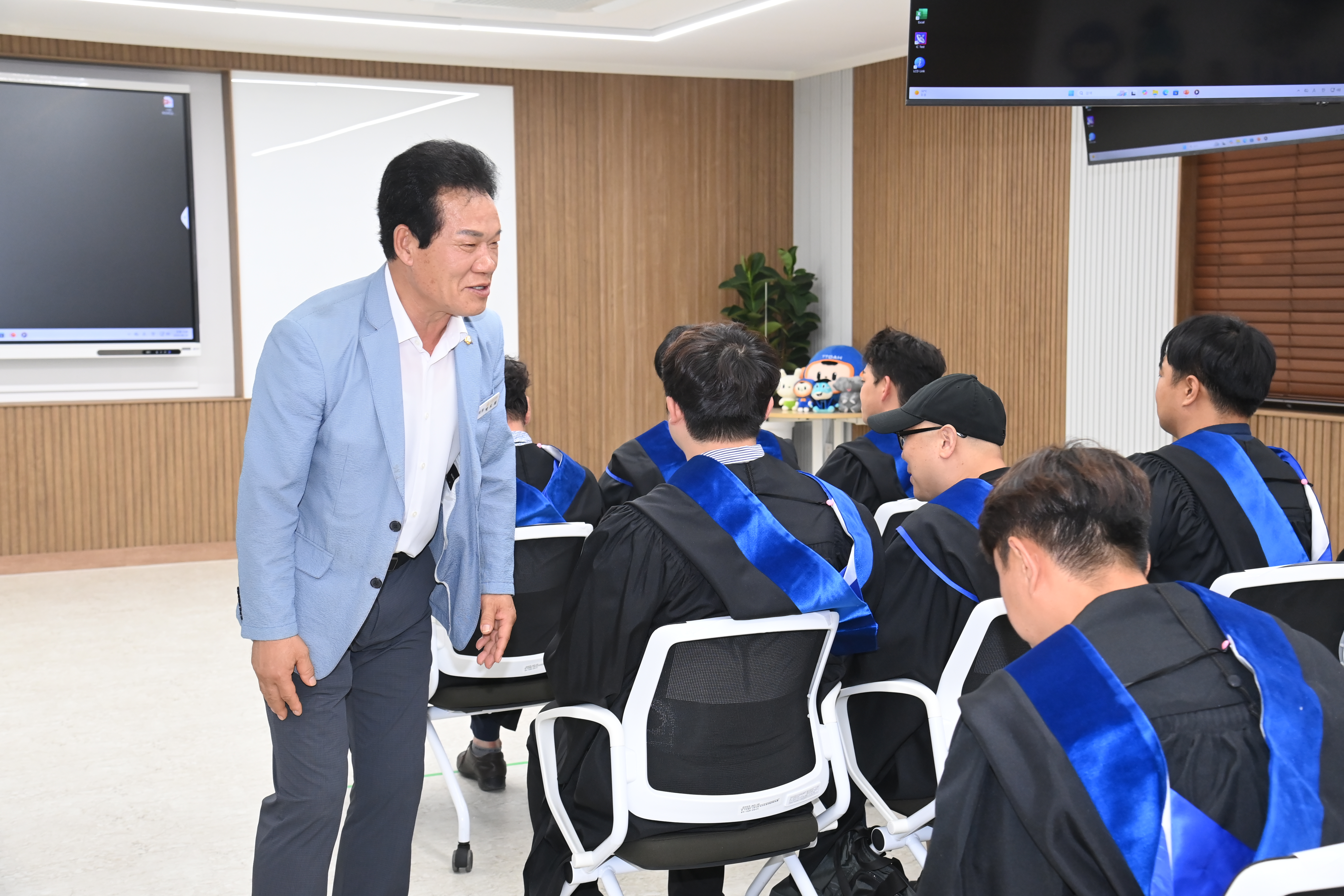 경상국립대 우주항공기술경영학과 졸업행사 - 1