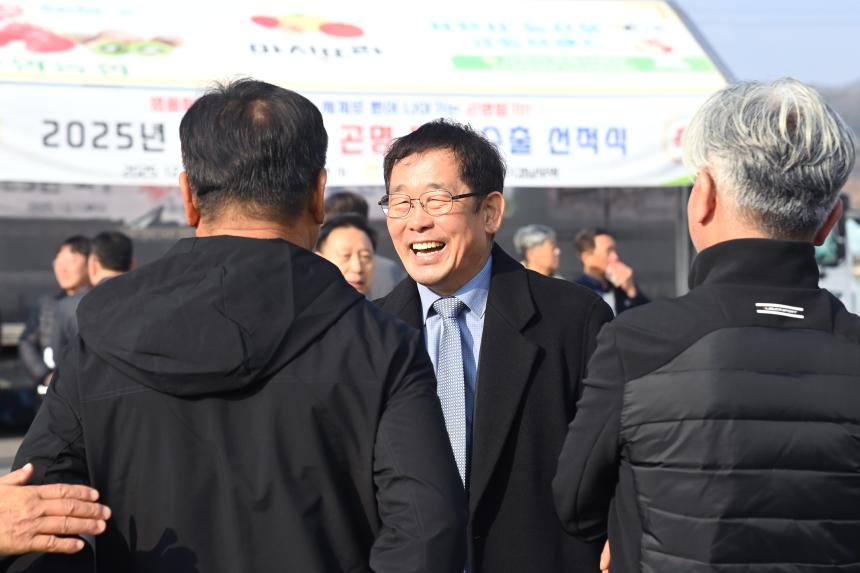 곤명농협 딸기연합회 공선회 초매식 및 수출 선적식